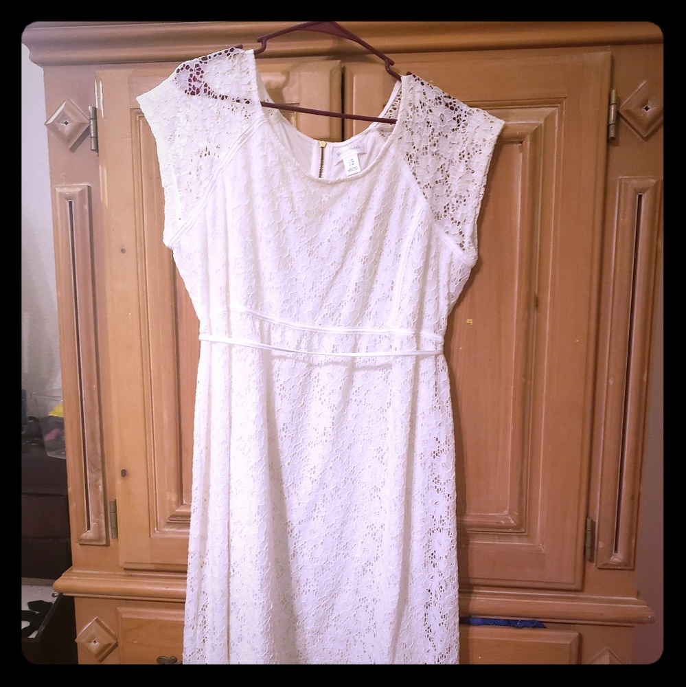 White maternity dress